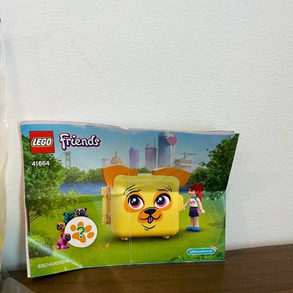 LEGO Friends Mia’s Pug Cube 41664 Building Kit - Picture 2 of 2